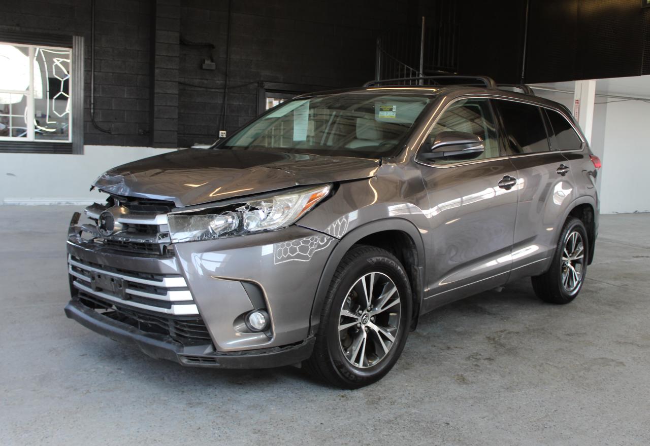 Toyota Highlander 2018 — photo 2