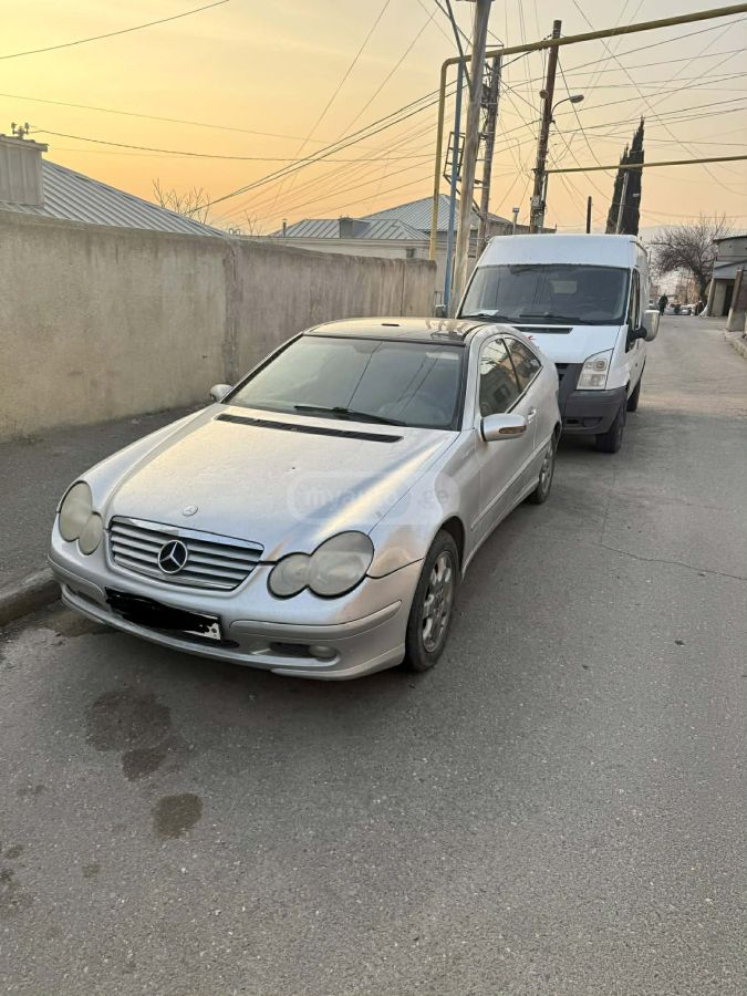 Mercedes-Benz C 200 2002 — photo 2
