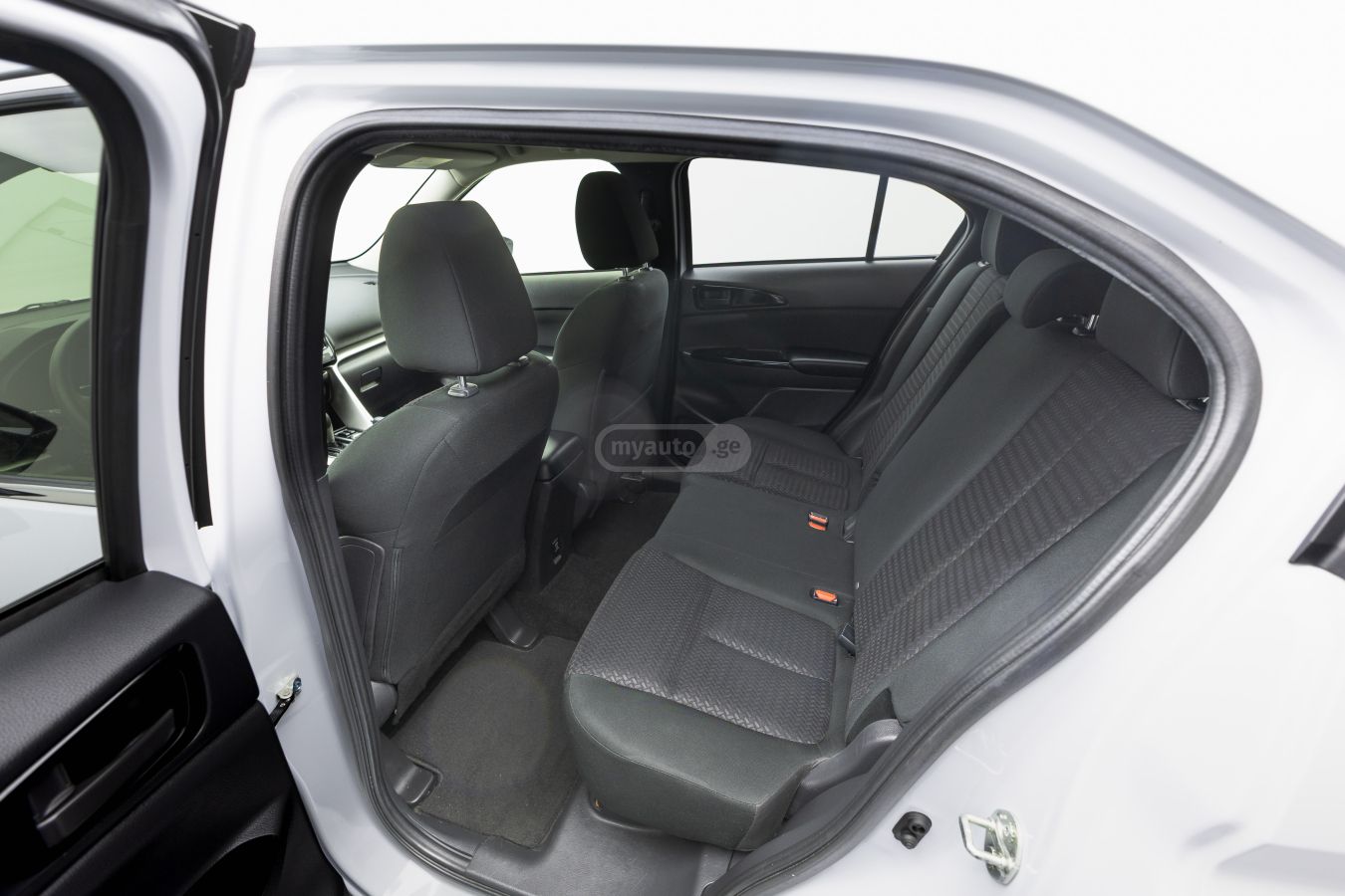 Mitsubishi Eclipse 2023 — photo 2