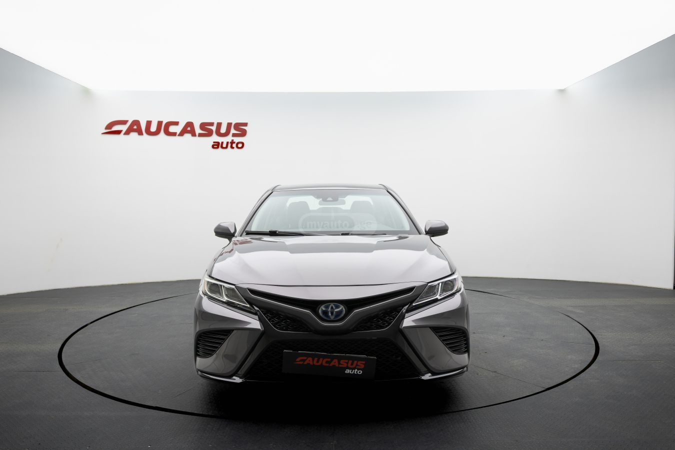 Toyota Camry 2020 — photo 2