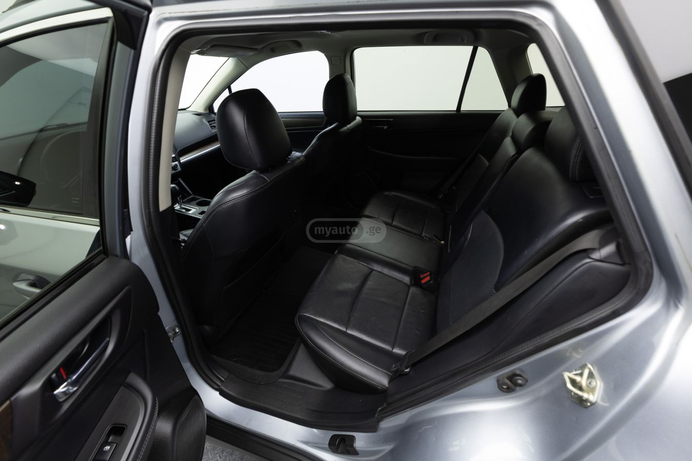 Subaru Outback 2017 — photo 2