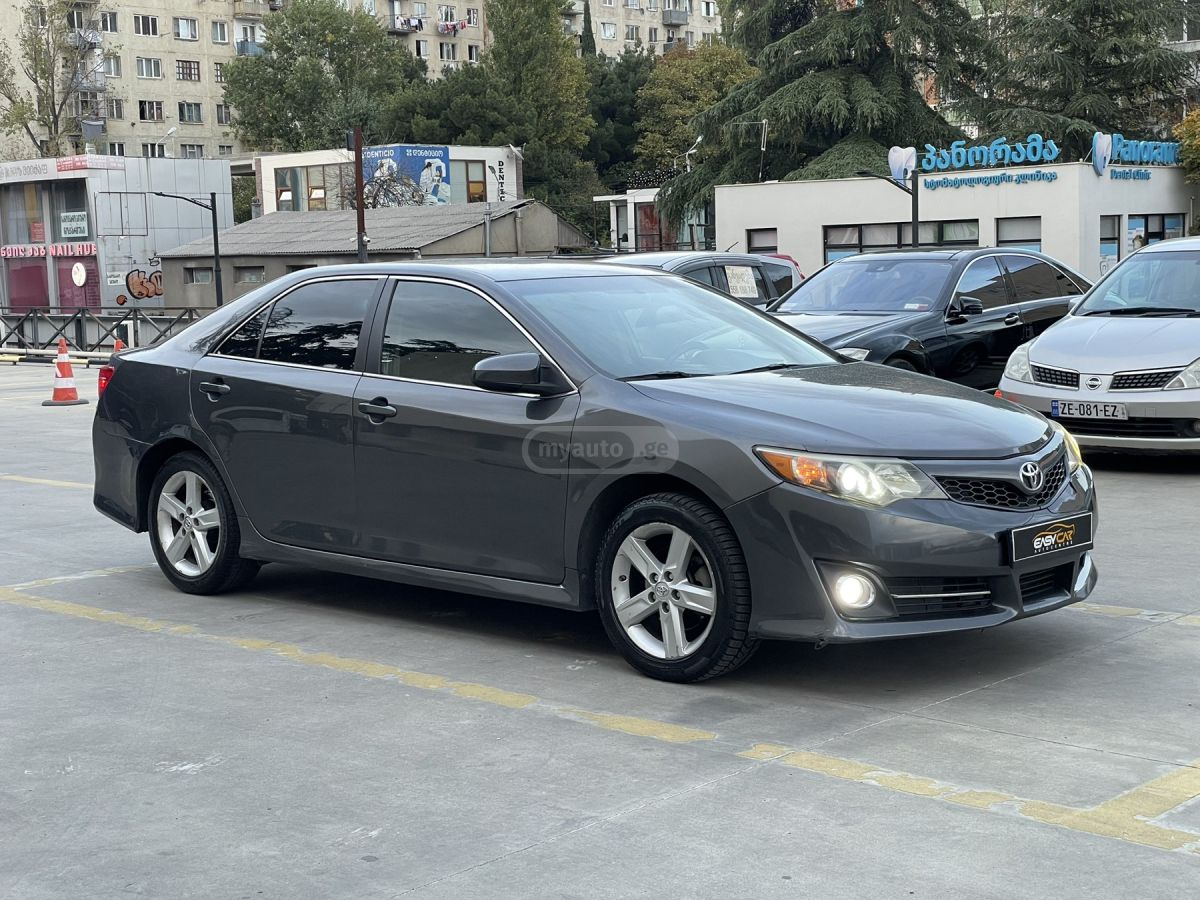 Toyota Camry 2014 — photo 2