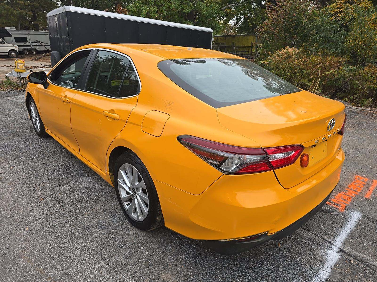 Toyota Camry 2018 — photo 2