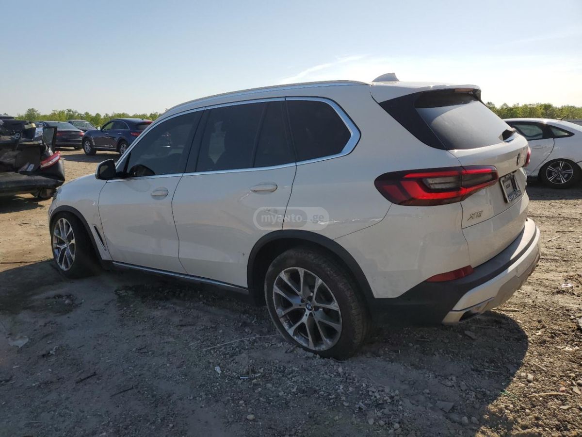 BMW X5 2021 — photo 2