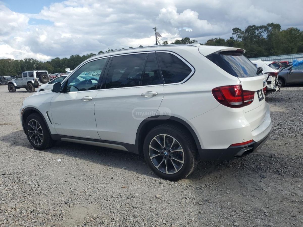 BMW X5 2018 — photo 2
