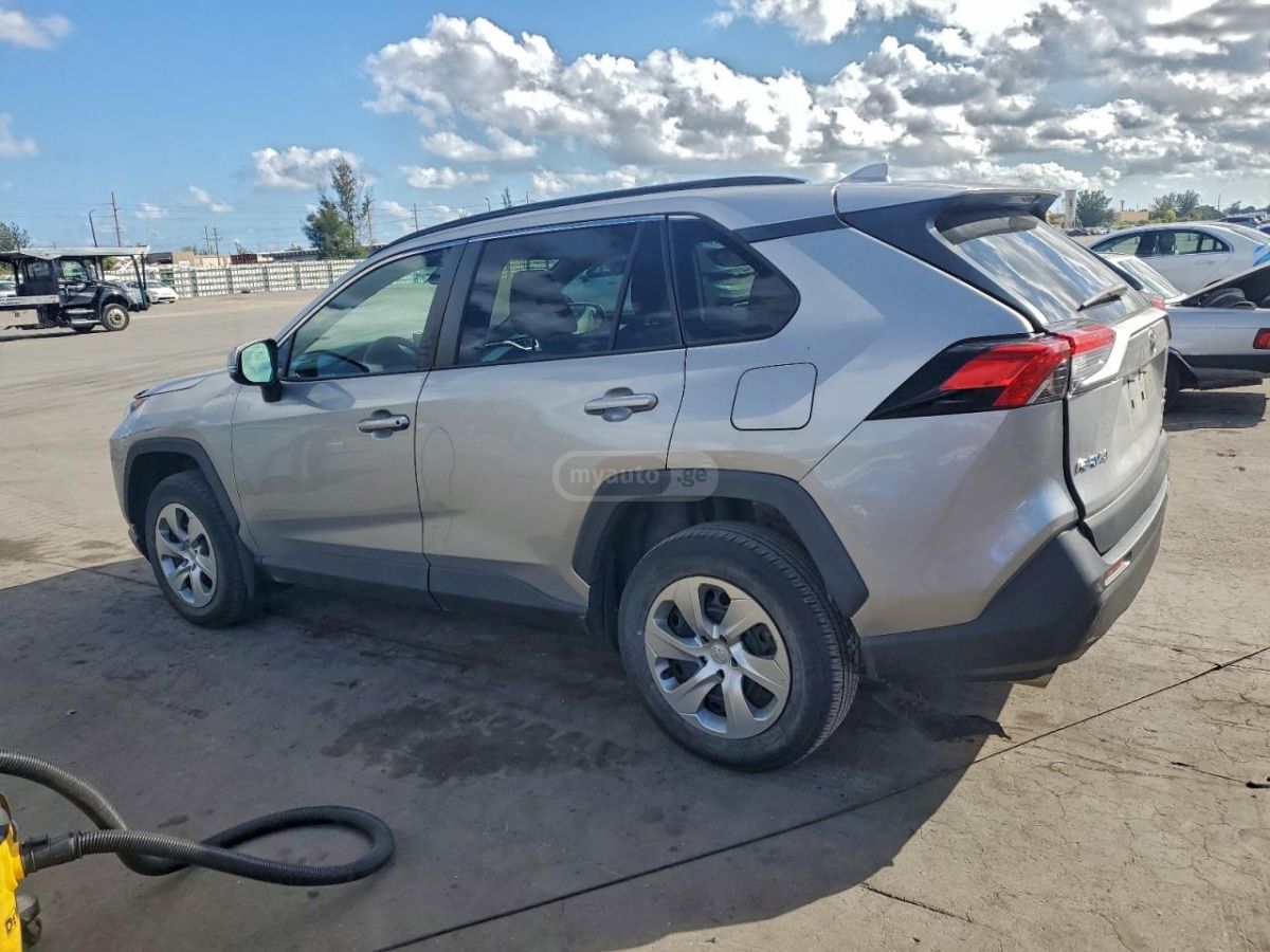 Toyota RAV4 2021 — photo 2