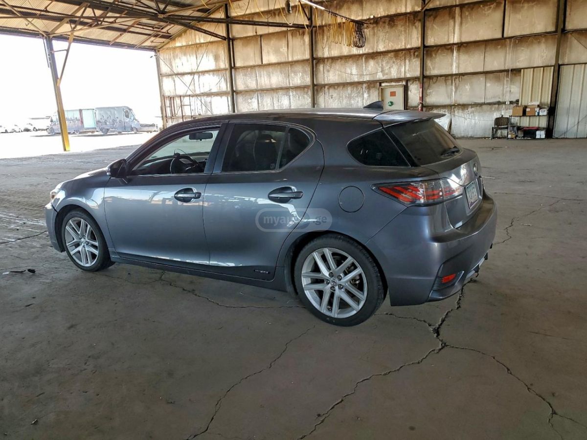 Lexus CT 200 h 2016 — photo 2