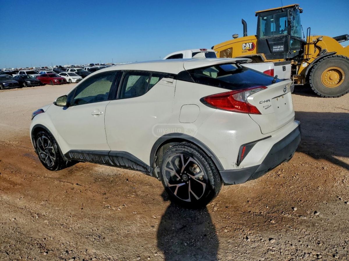 Toyota C-HR 2021 — photo 2