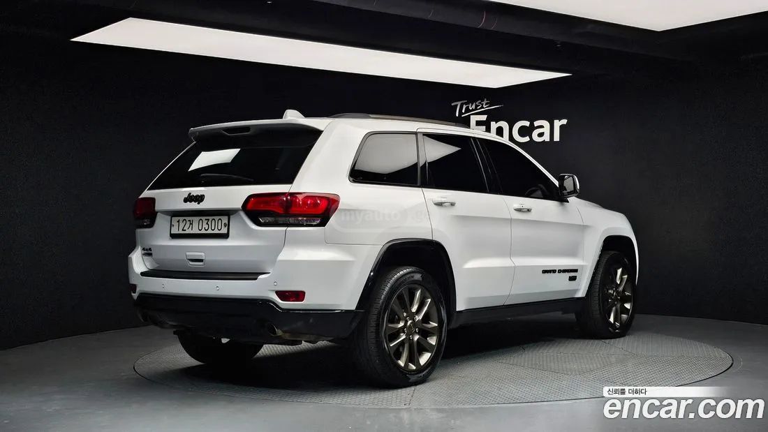 Jeep Grand Cherokee 2016 — photo 2