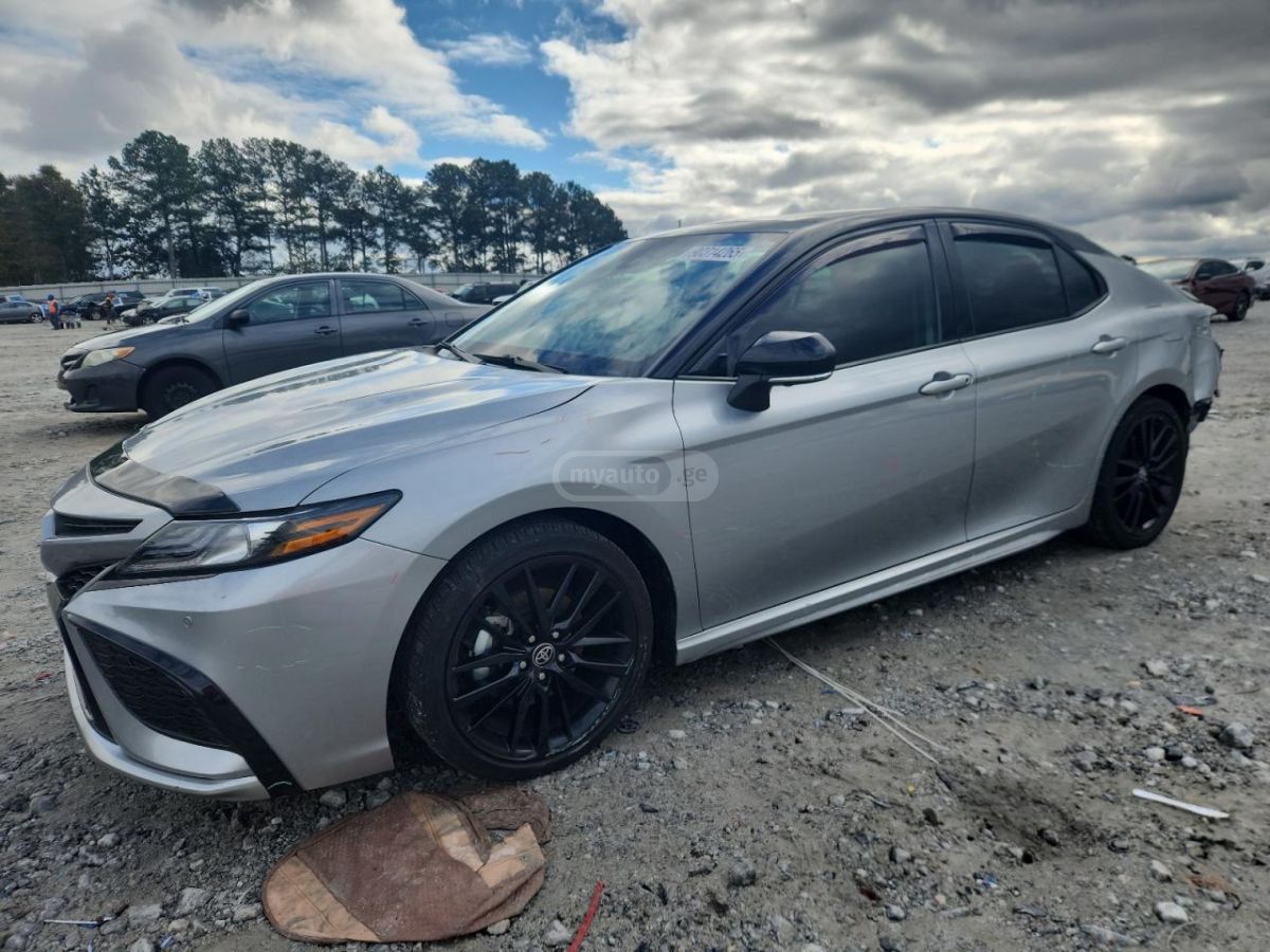 Toyota Camry 2023 — photo 2