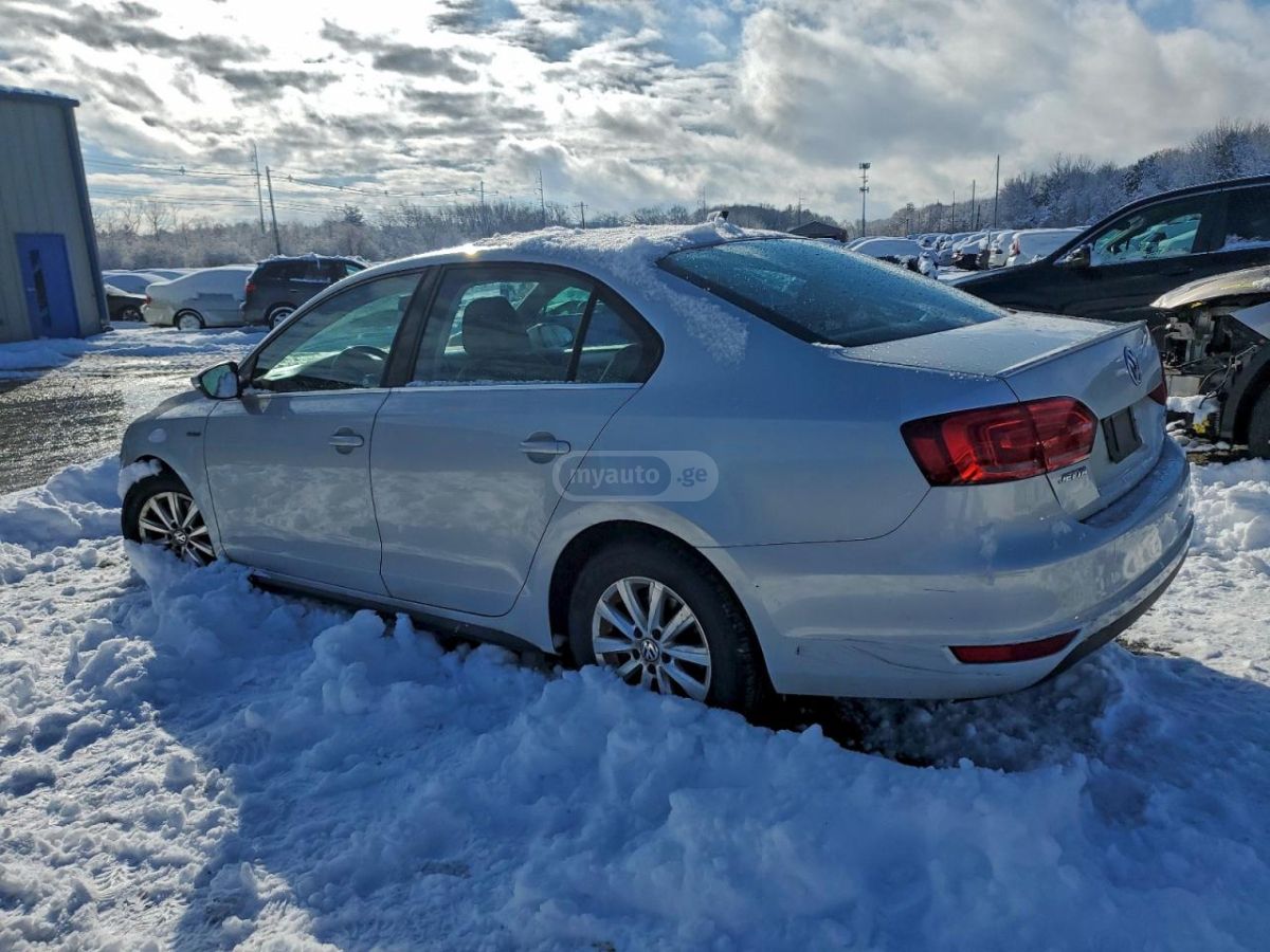 Volkswagen Jetta 2013 — photo 2