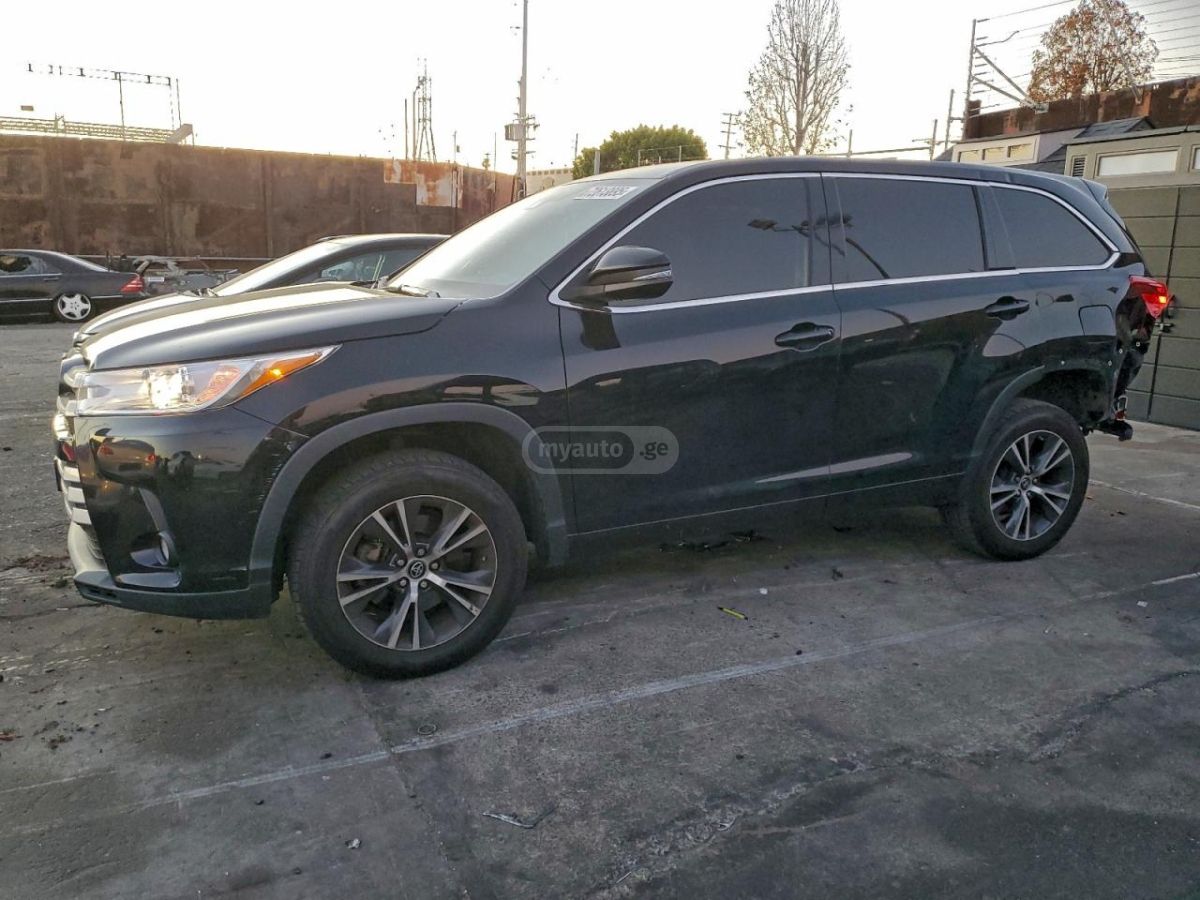 Toyota Highlander 2017 — photo 2