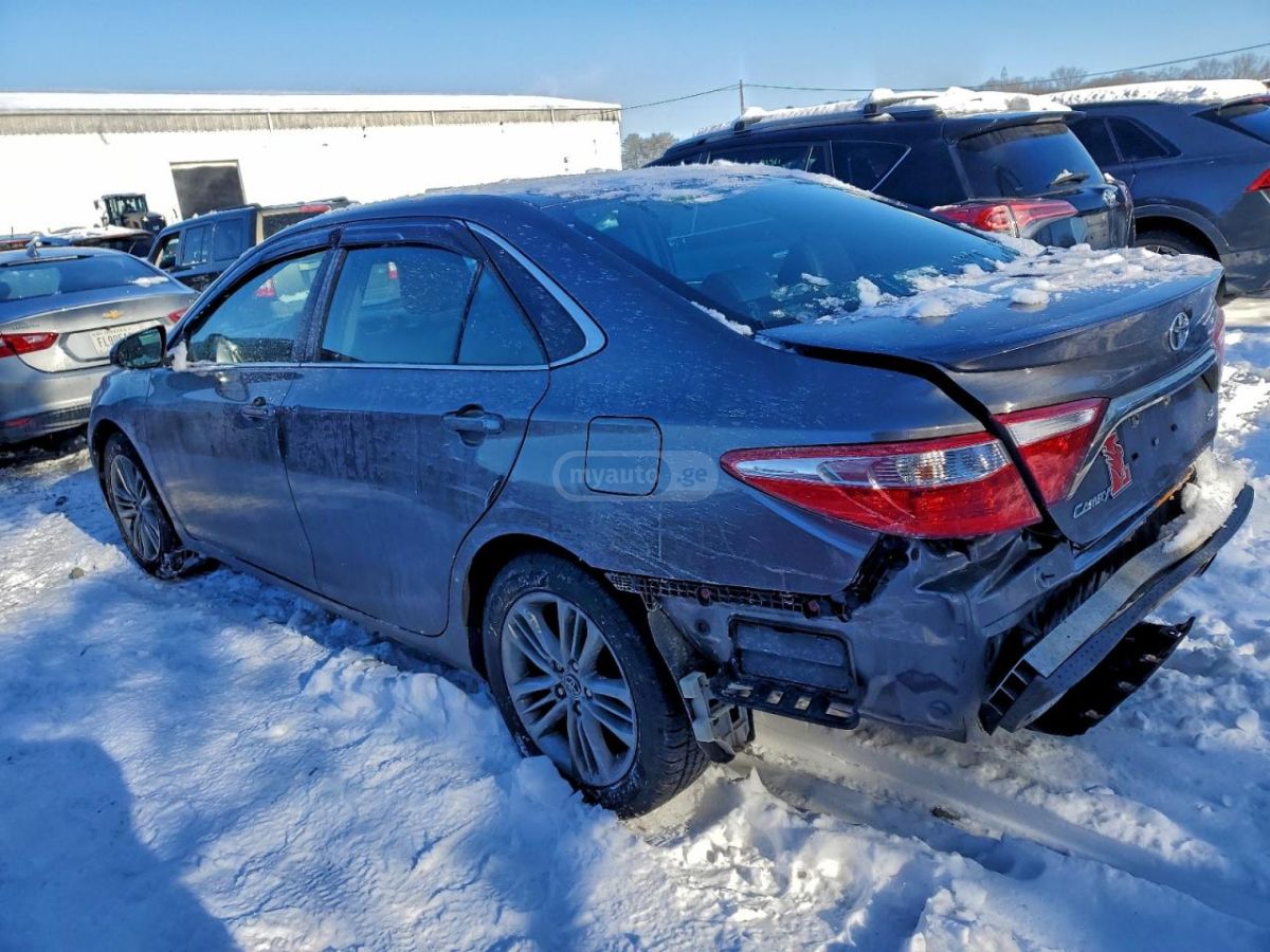 Toyota Camry 2016 — photo 2