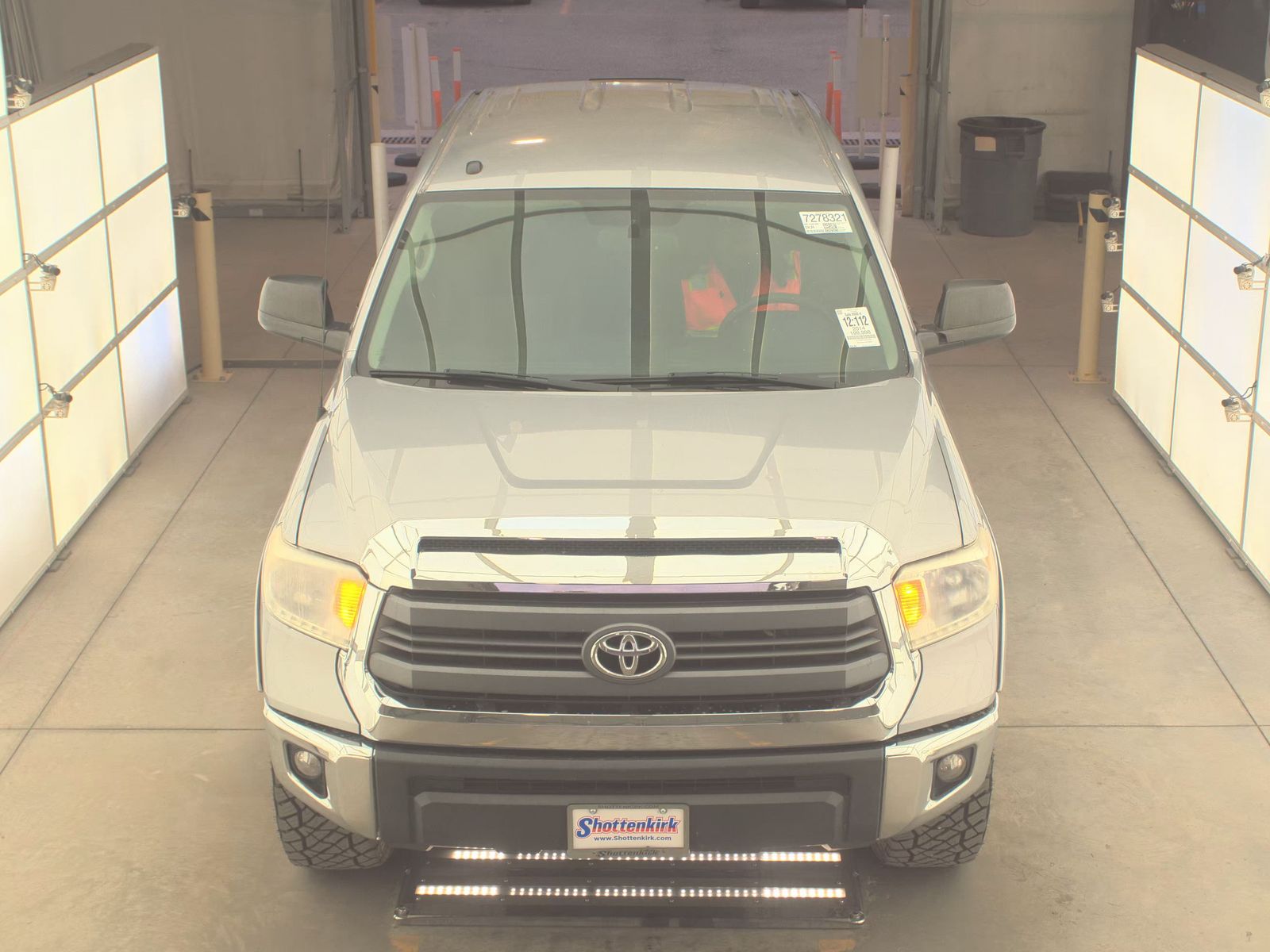 Toyota Tundra 2014 — photo 2