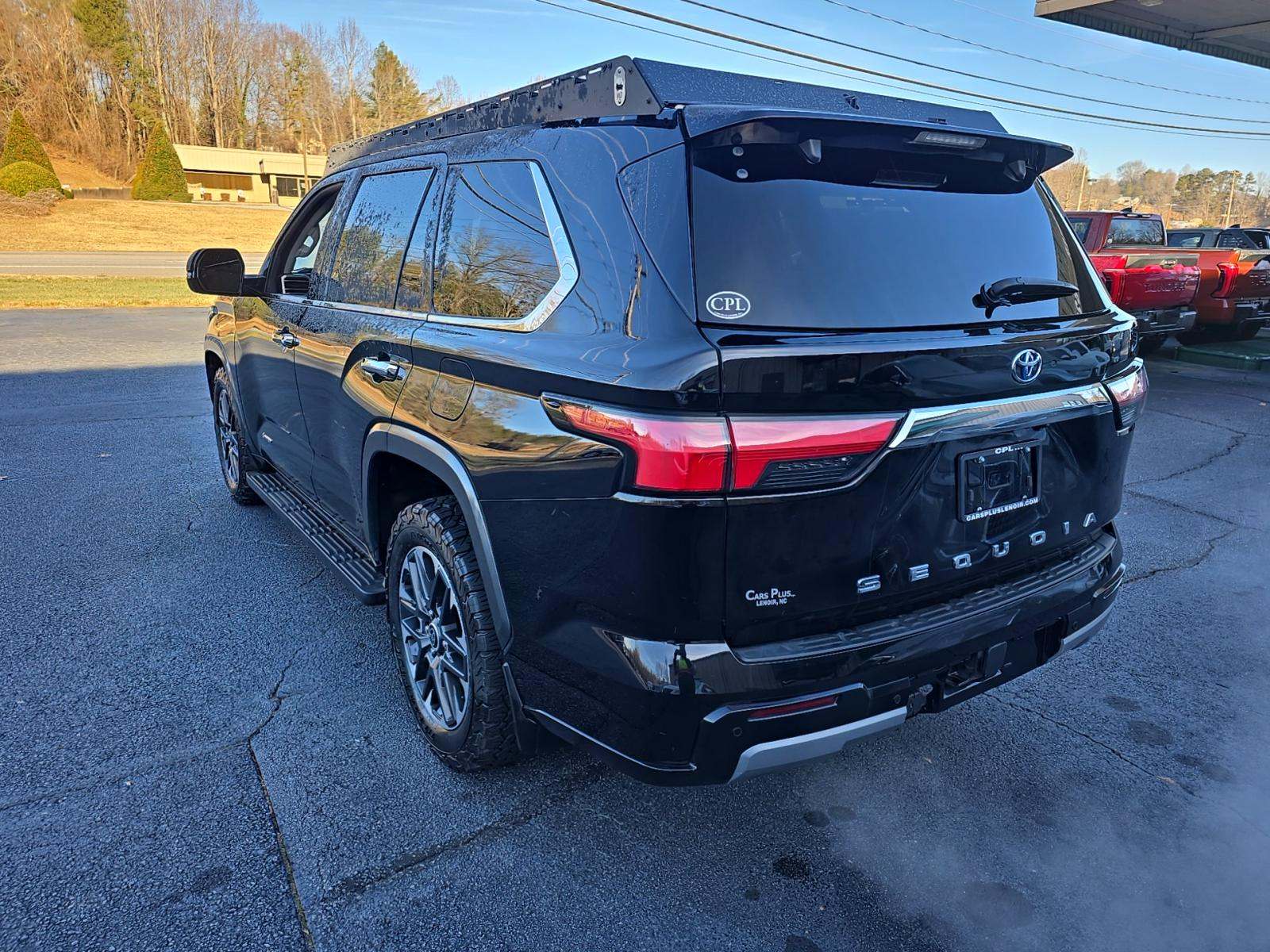 Toyota Sequoia 2023 — photo 2