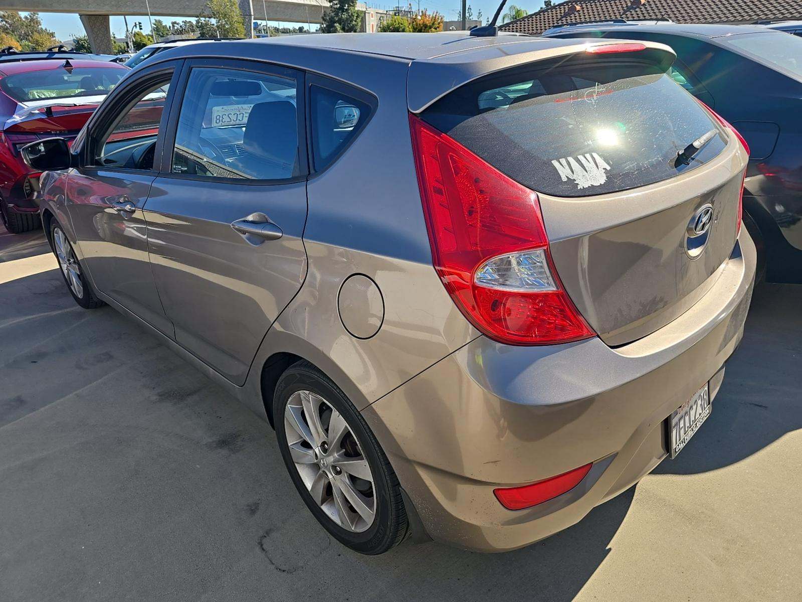 Hyundai Accent 2014 — photo 2