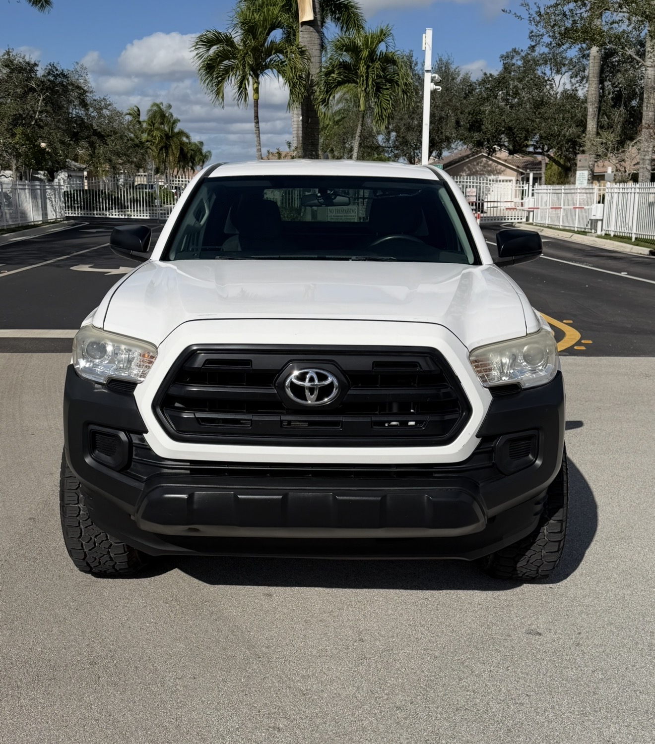Toyota Tacoma 2017 — photo 2