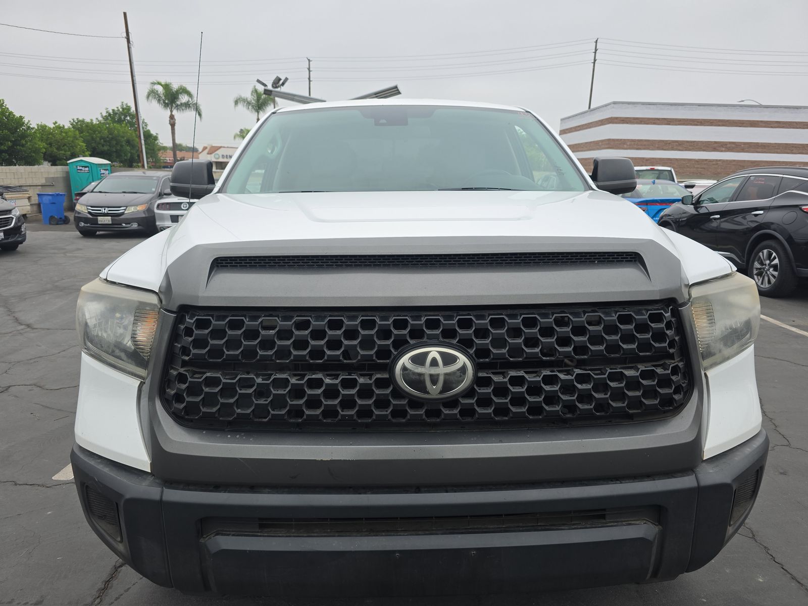 Toyota Tundra 2018 — photo 2