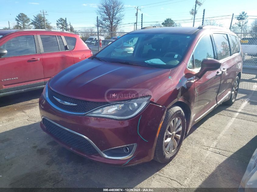 Chrysler Pacifica 2017 — photo 2