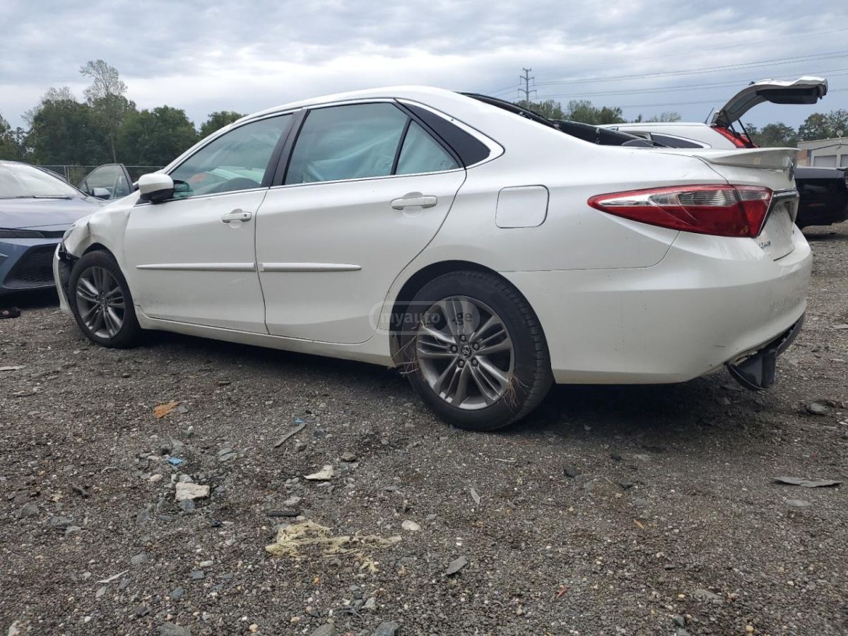 Toyota Camry 2015 — photo 2