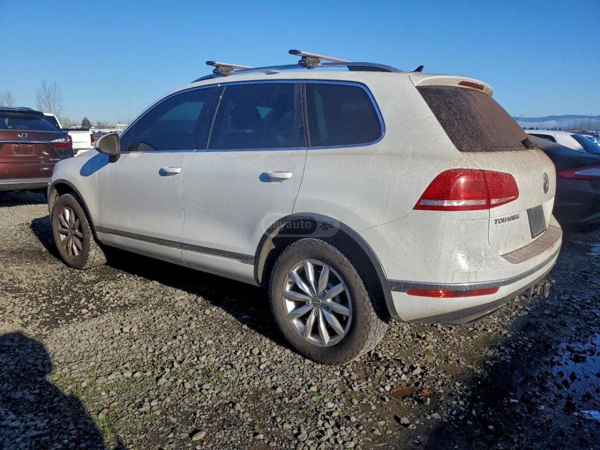 Volkswagen Touareg 2016 — photo 2