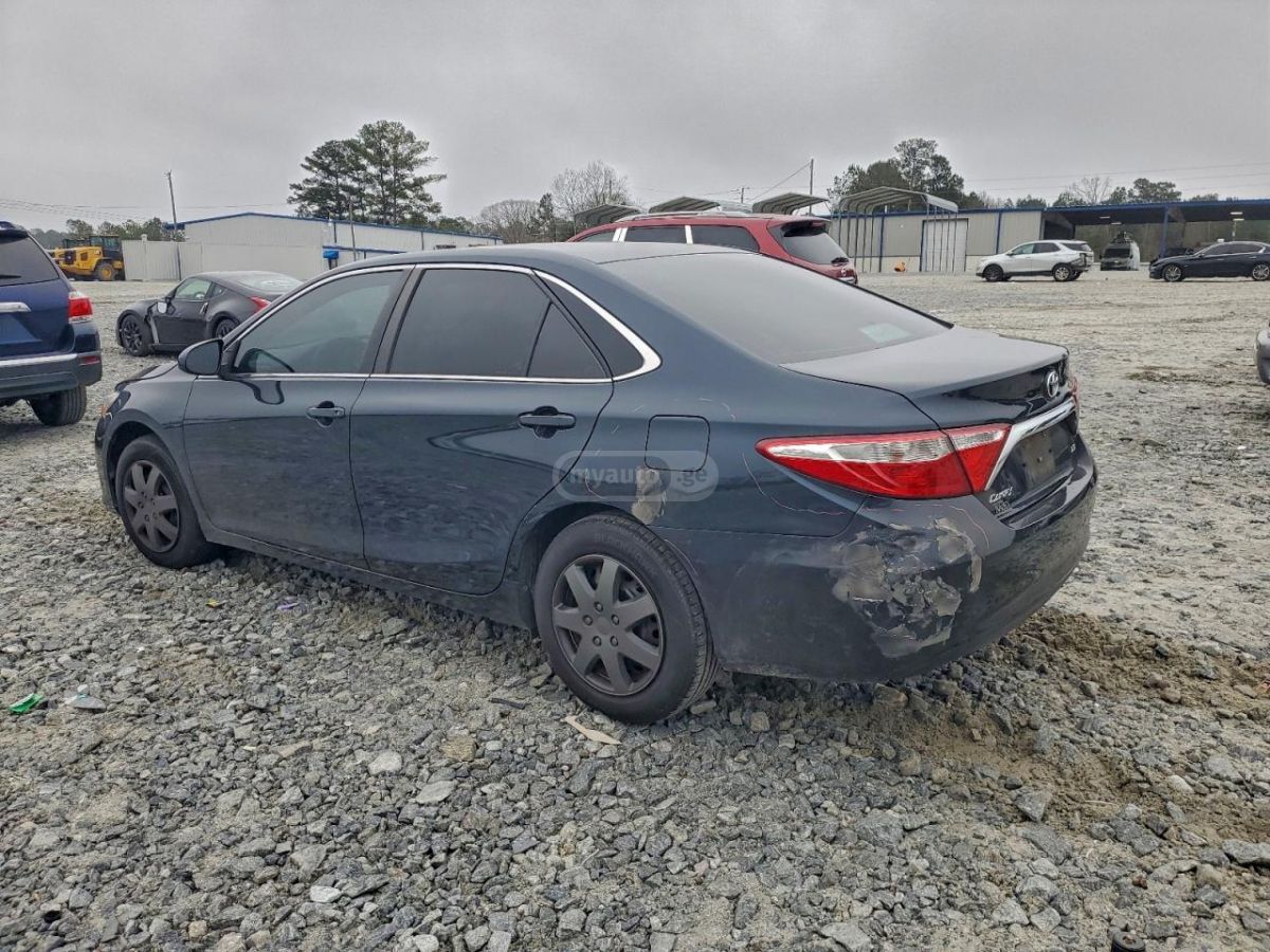 Toyota Camry 2016 — photo 2