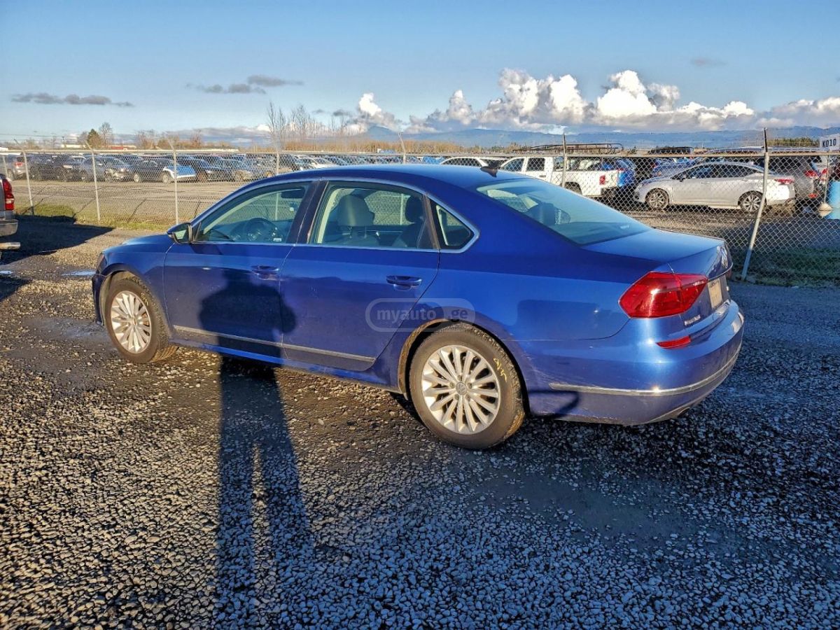 Volkswagen Passat 2016 — photo 2