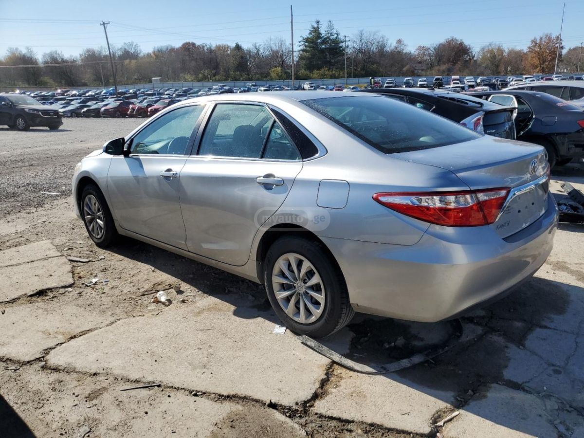 Toyota Camry 2015 — photo 2