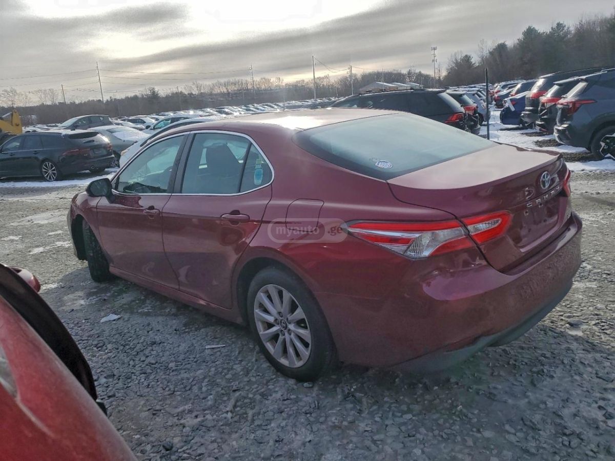 Toyota Camry 2018 — photo 2