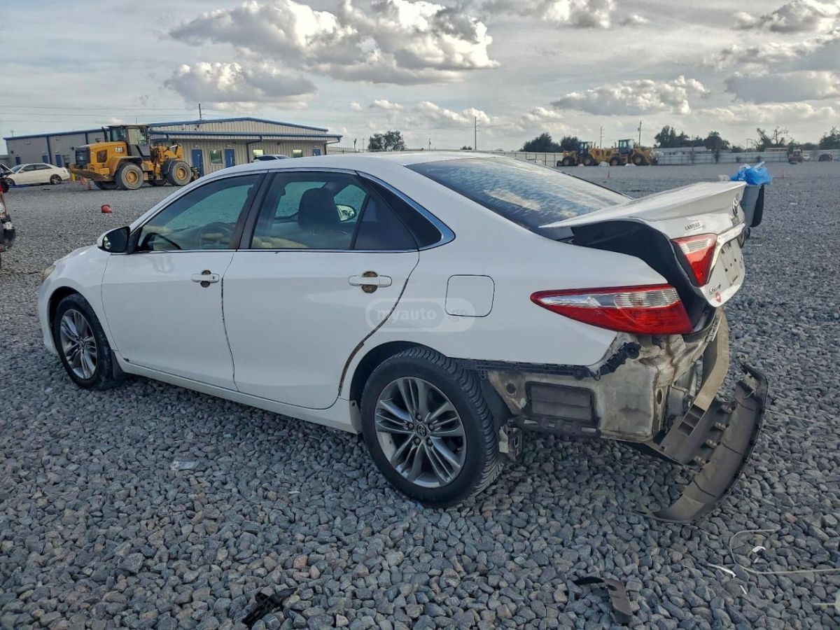 Toyota Camry 2015 — photo 2