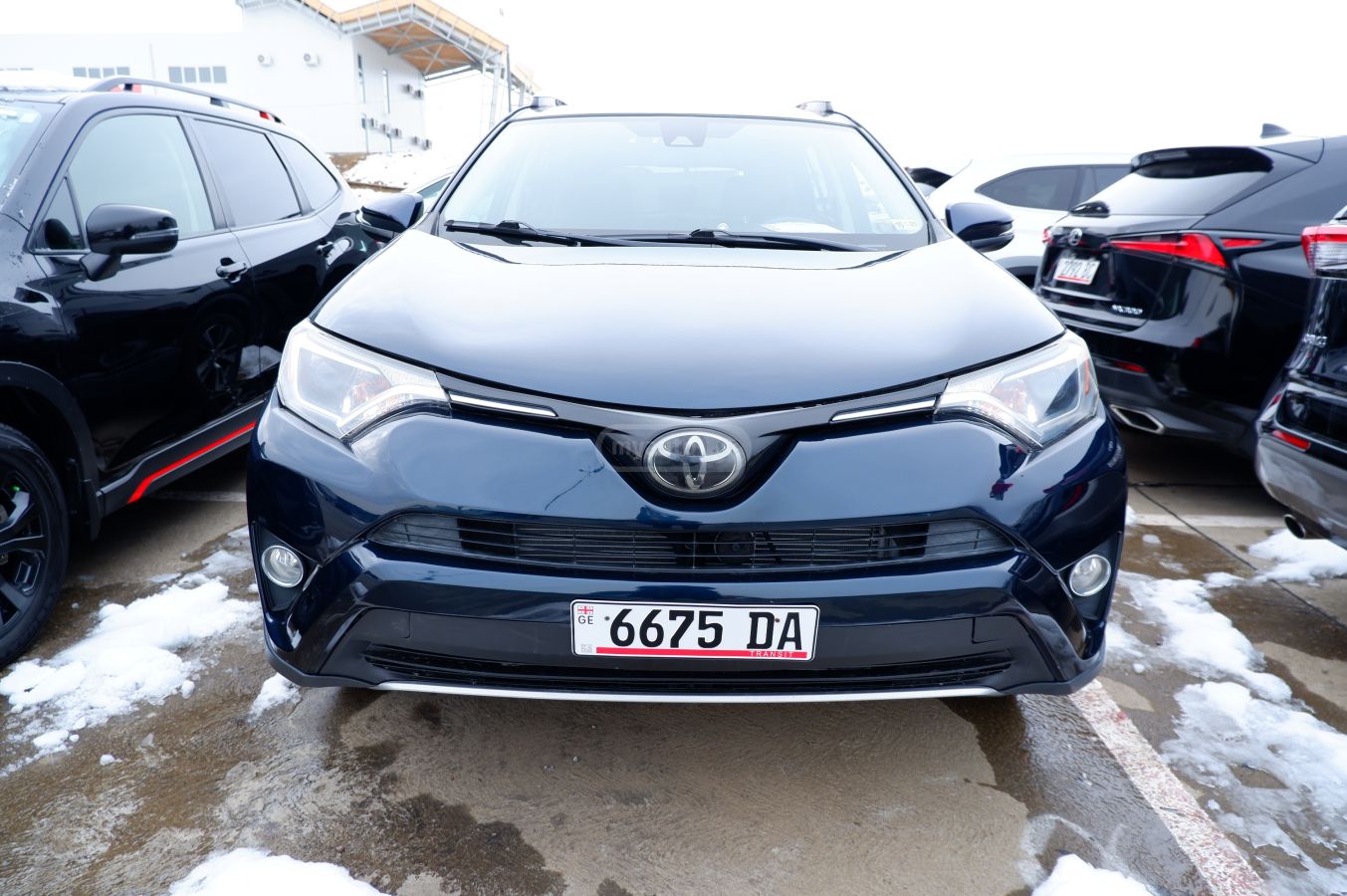 Toyota RAV4 2018 — photo 2
