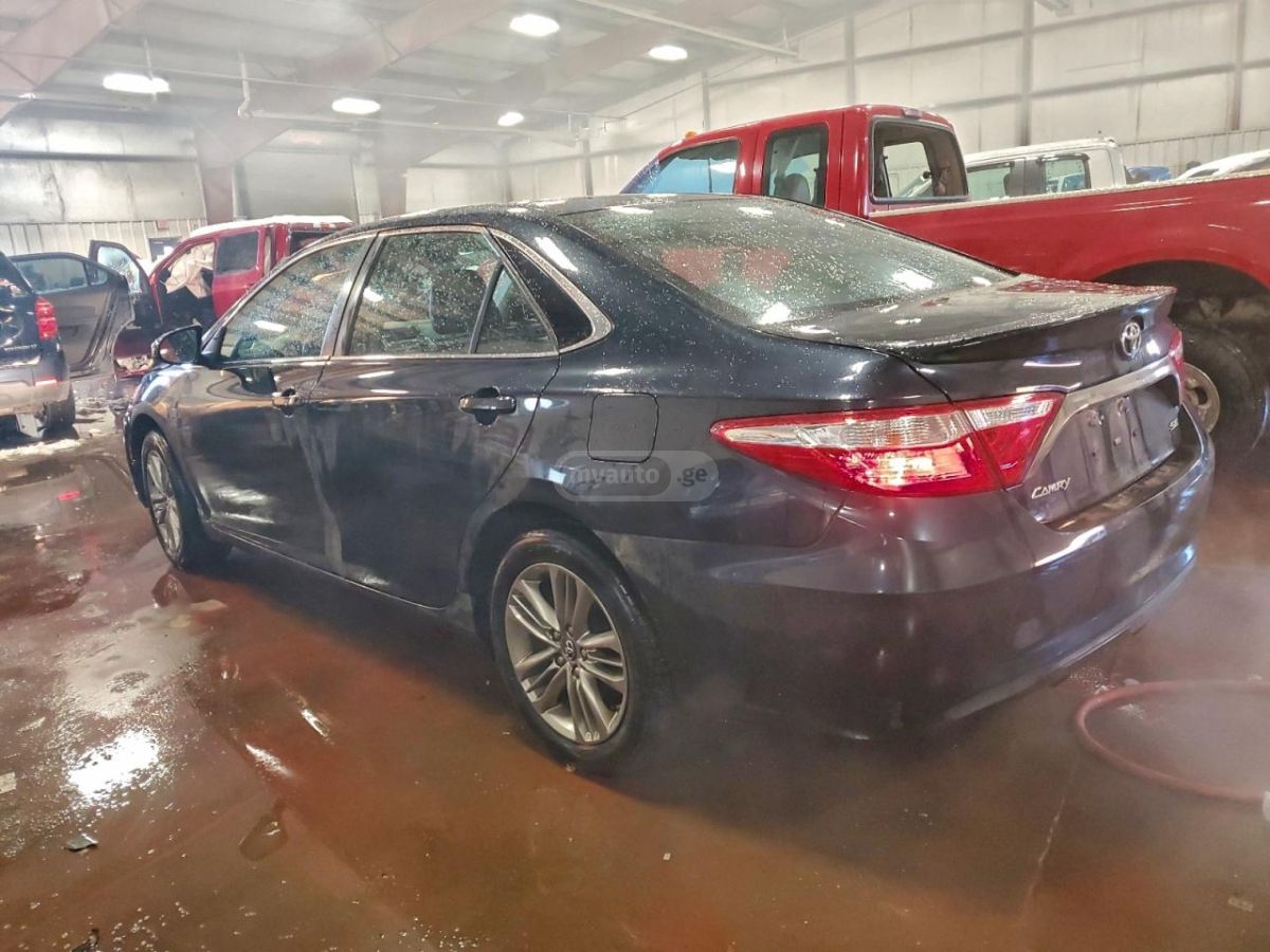 Toyota Camry 2017 — photo 2