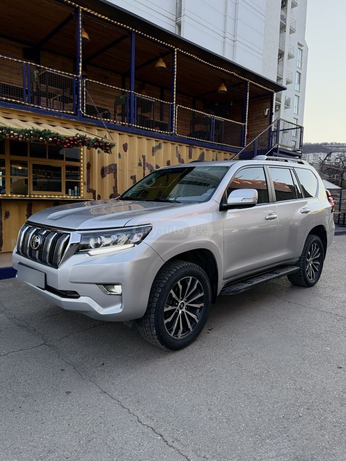 Toyota Land Cruiser Prado 2010 — photo 2