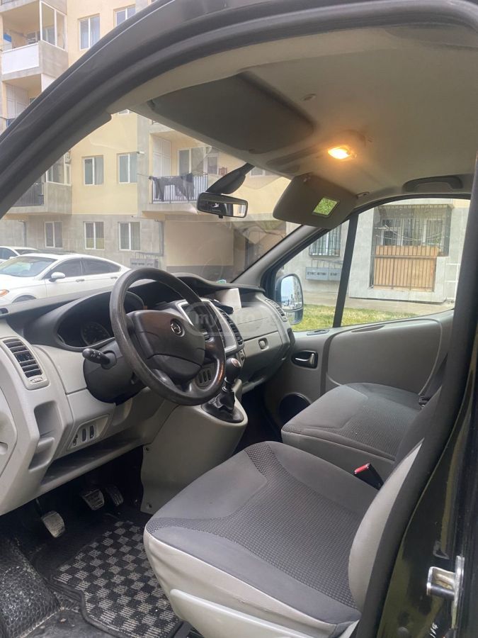 Opel Vivaro 2013 — photo 2