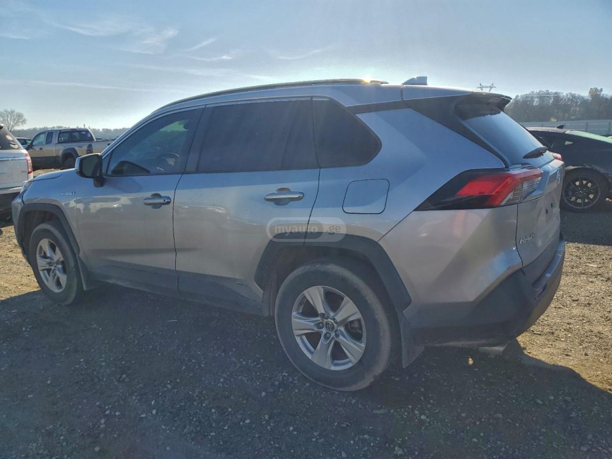 Toyota RAV4 2019 — photo 2
