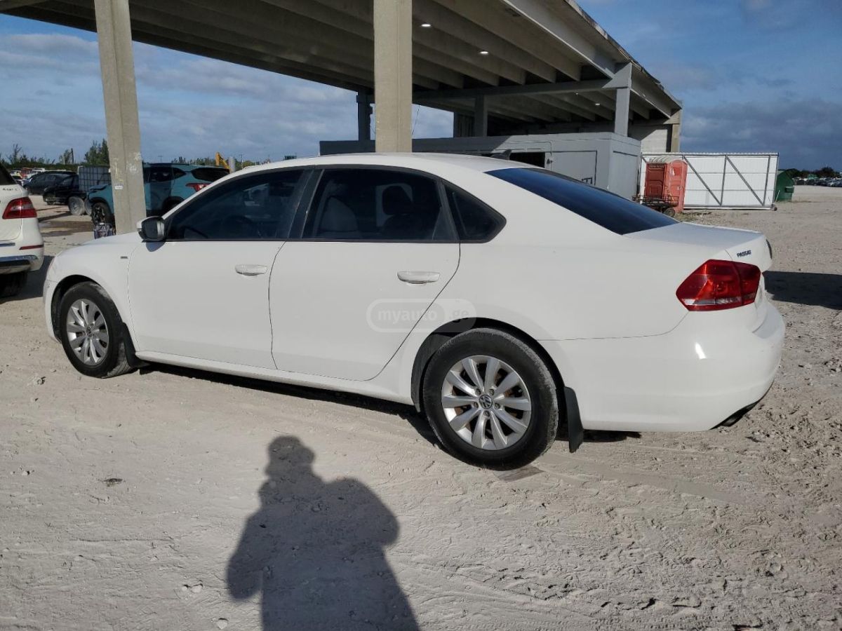 Volkswagen Passat 2015 — photo 2