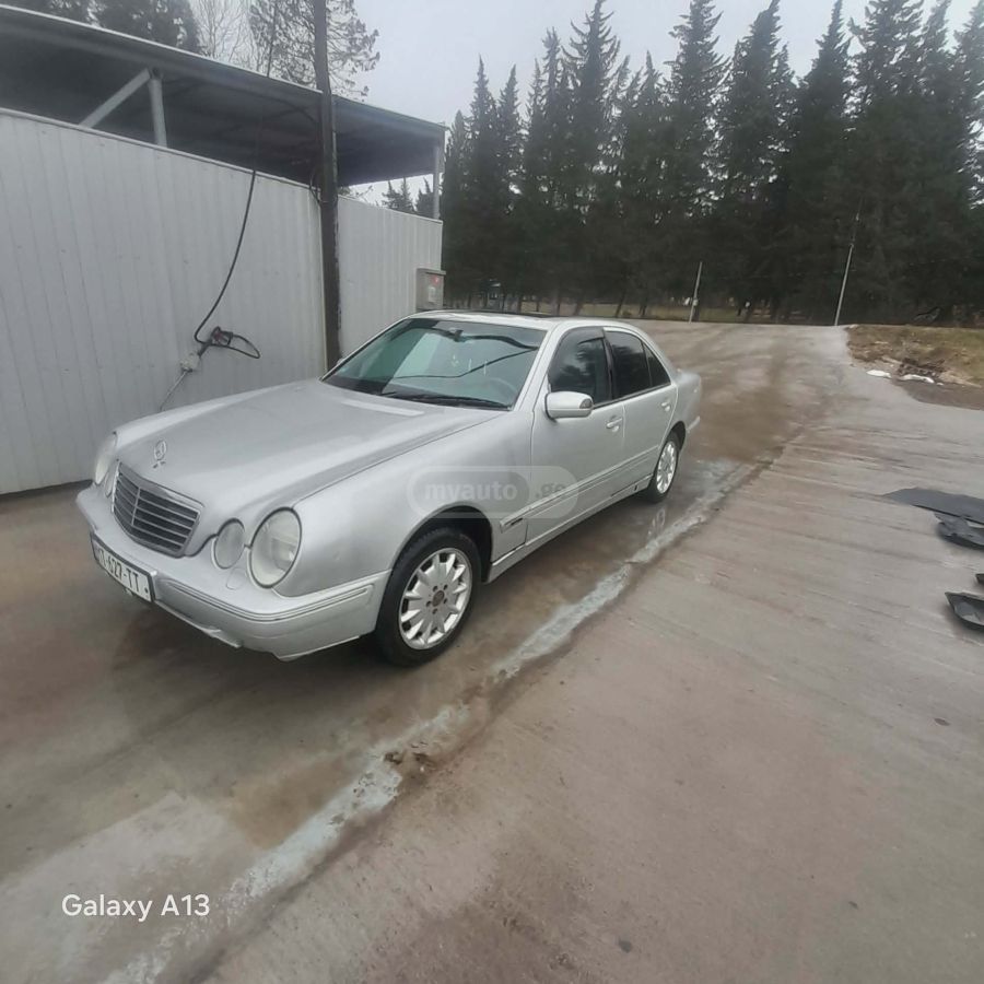 Mercedes-Benz 210 2000 — photo 2