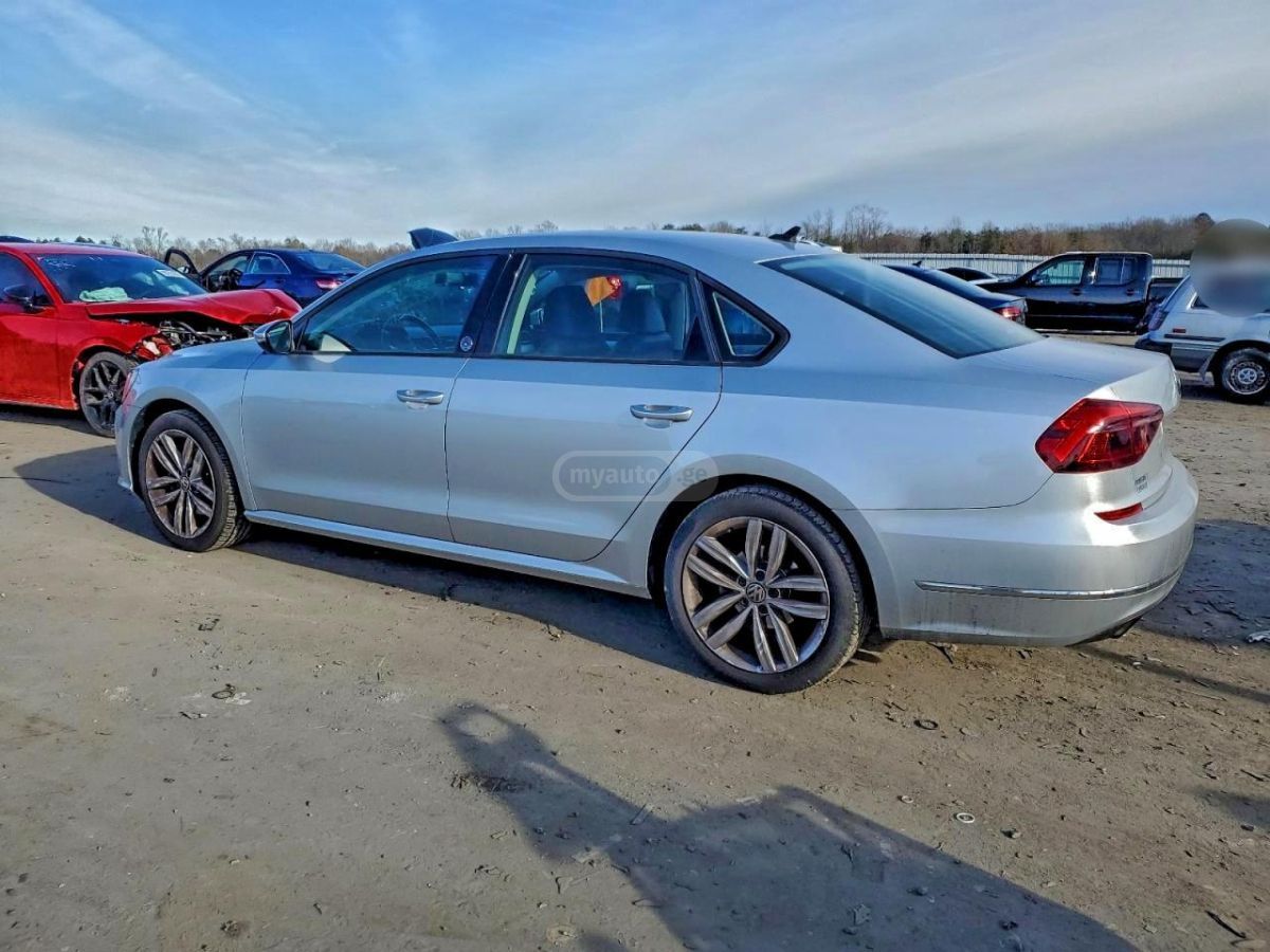 Volkswagen Passat 2019 — photo 2