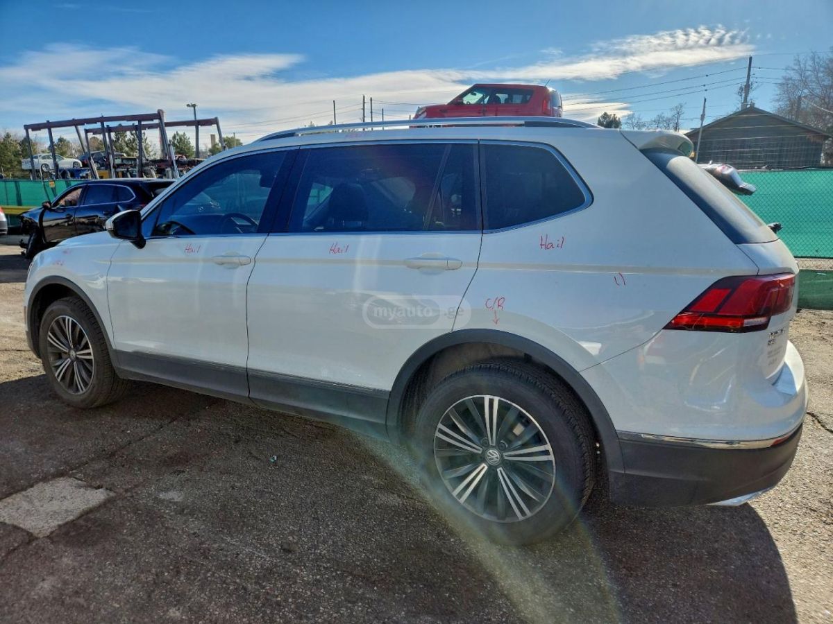 Volkswagen Tiguan 2018 — photo 2