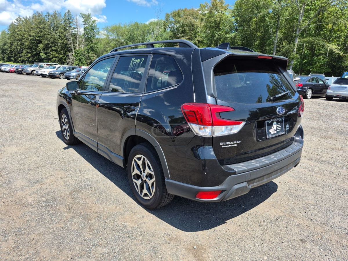 Subaru Forester 2019 — photo 2