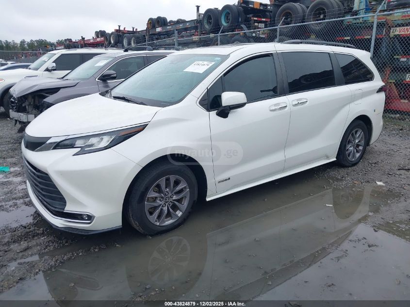 Toyota Sienna 2021 — photo 2