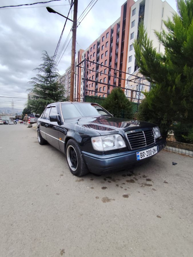 Mercedes-Benz E 200 1995 — photo 2