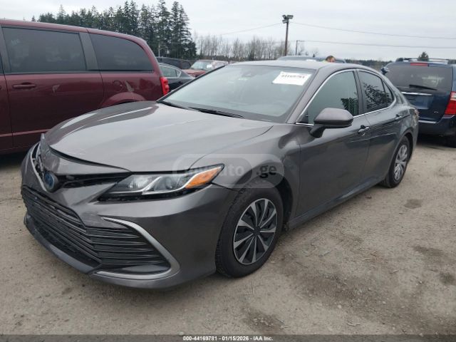 Toyota Camry 2021 — photo 2