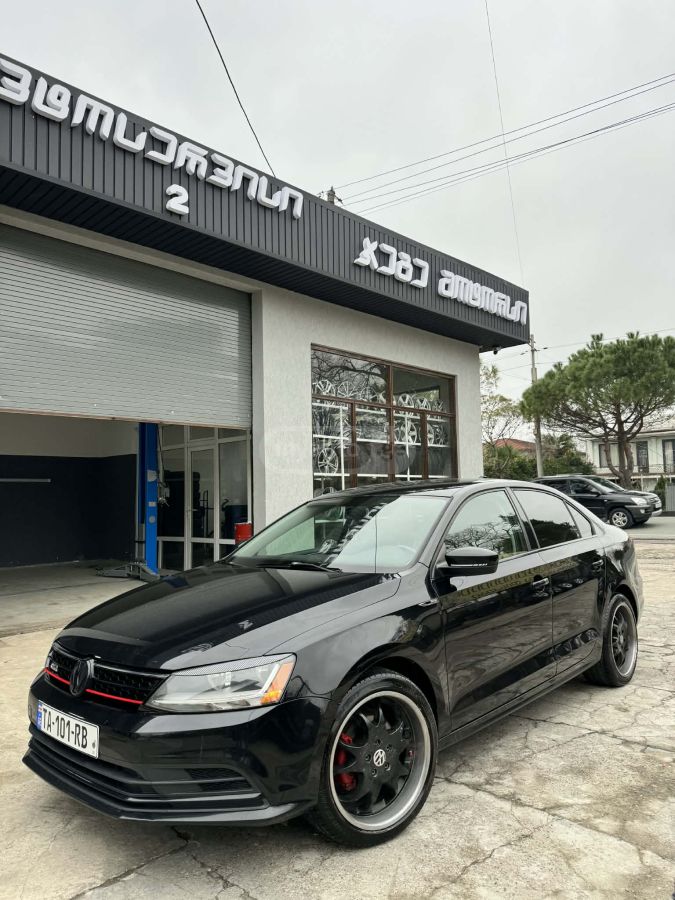 Volkswagen Jetta 2017 — photo 2