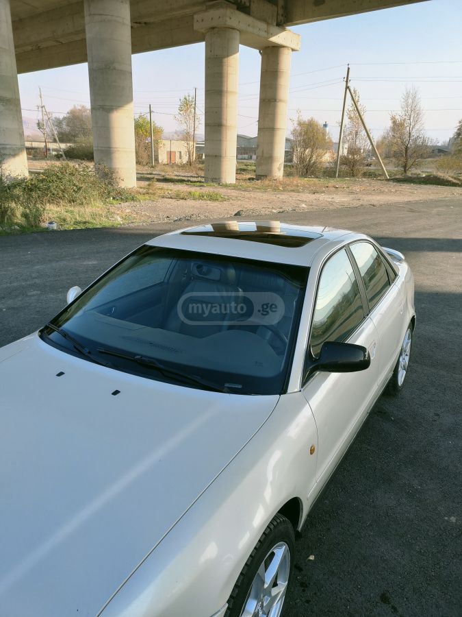 Audi A4 1998 — photo 2
