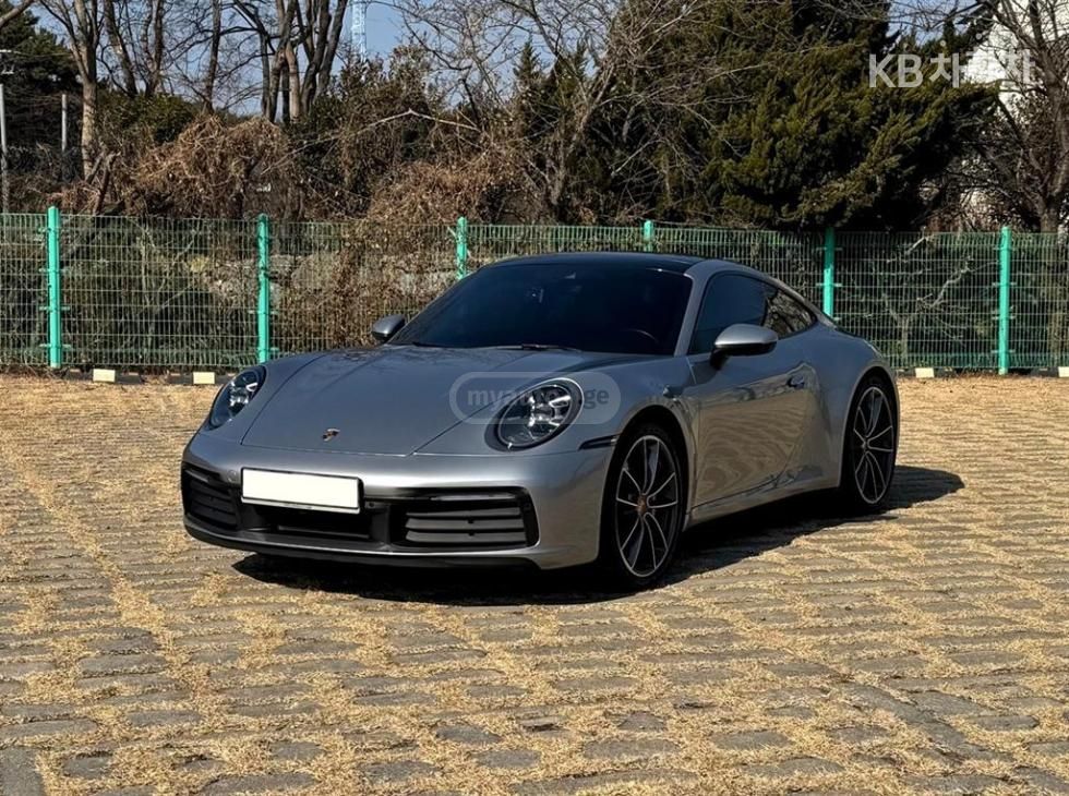 Porsche 911 2020 — photo 2