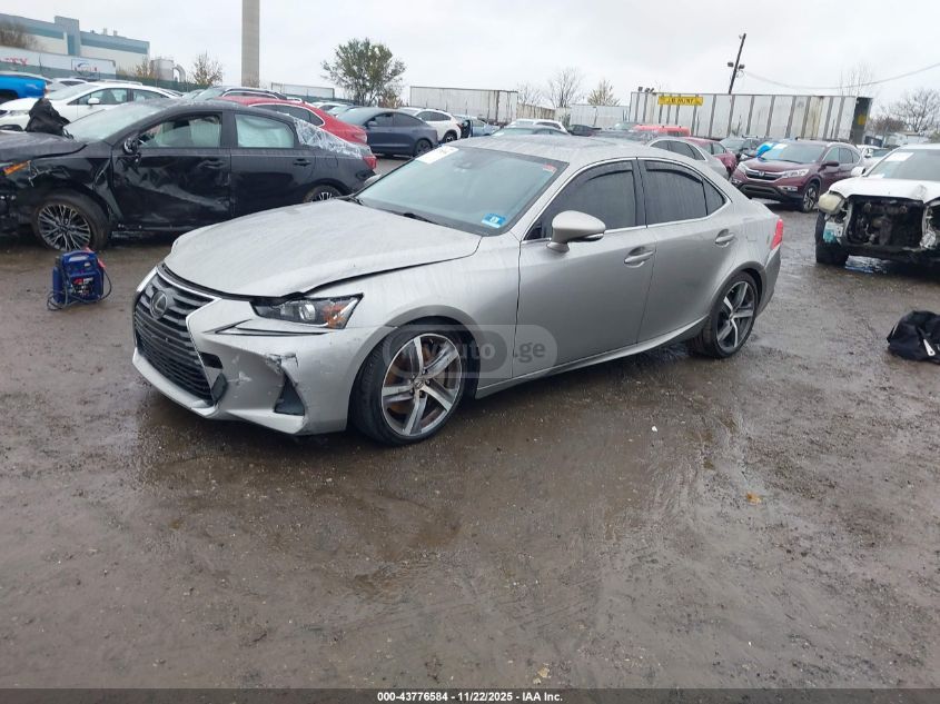 Lexus IS 300 2018 — photo 2