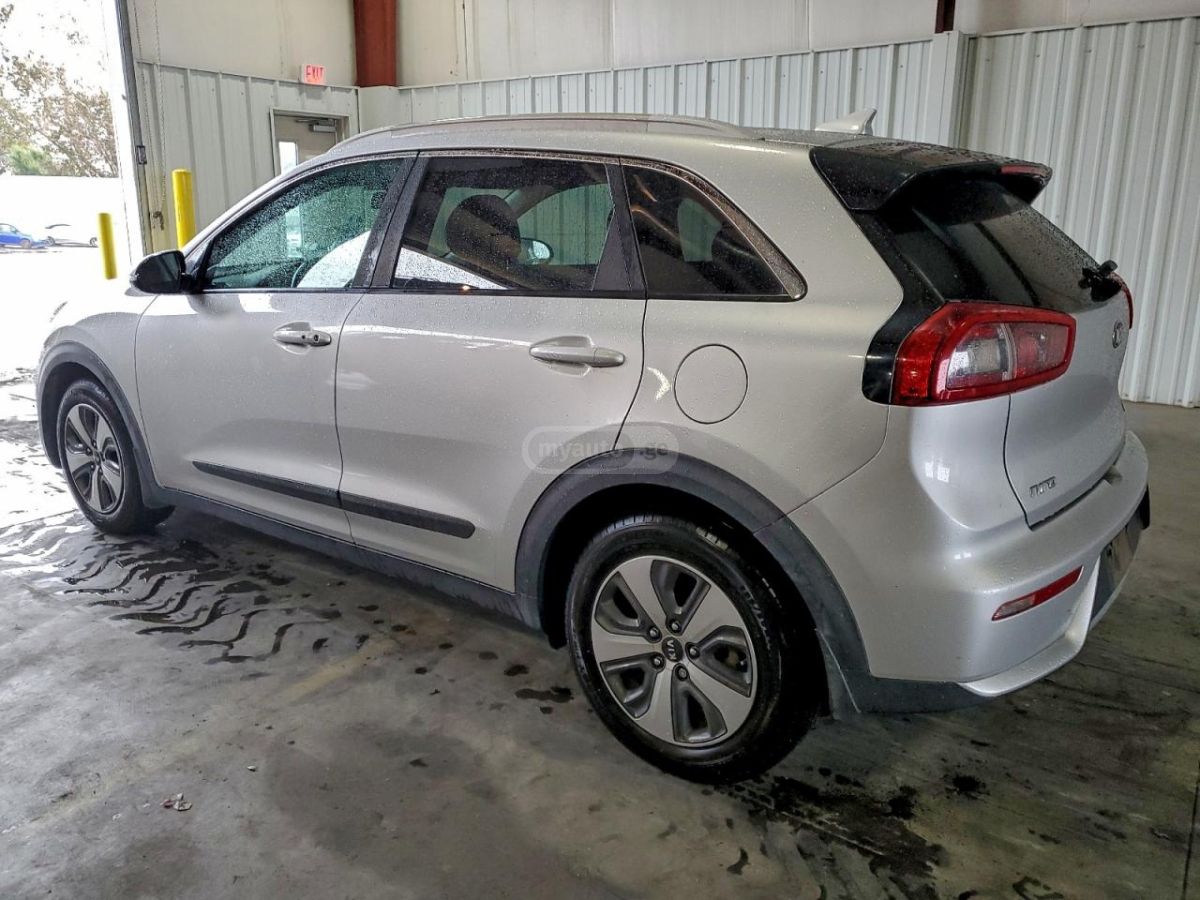 Kia Niro 2017 — photo 2