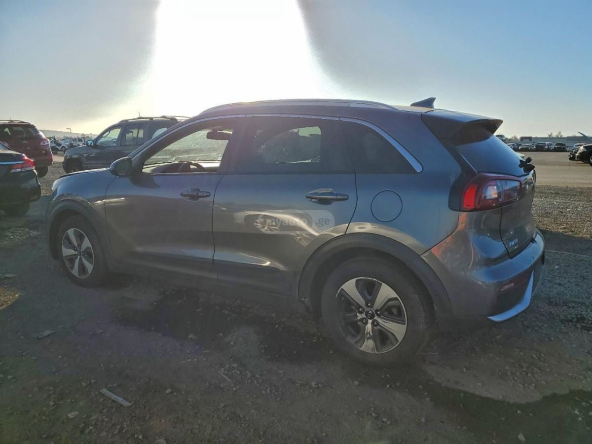 Kia Niro 2017 — photo 2
