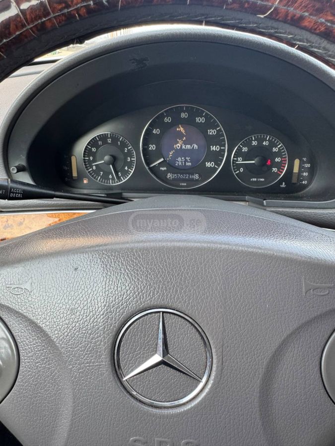 Mercedes-Benz E 320